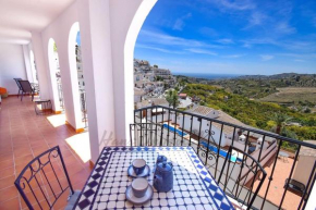 Penthouse 5 Arcos, Frigiliana, 2 bedroom, Pool, Large roof Terrace, BBQ and Amazing views HansOnHoliday Rentals